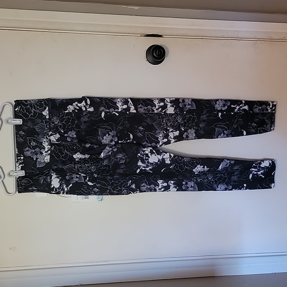 Balance Collection Leggings - Picture 4 of 5